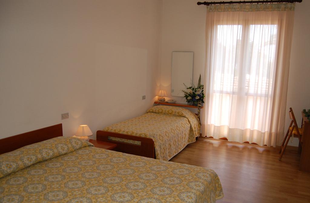 كابوليفيري Albergo Romana الغرفة الصورة