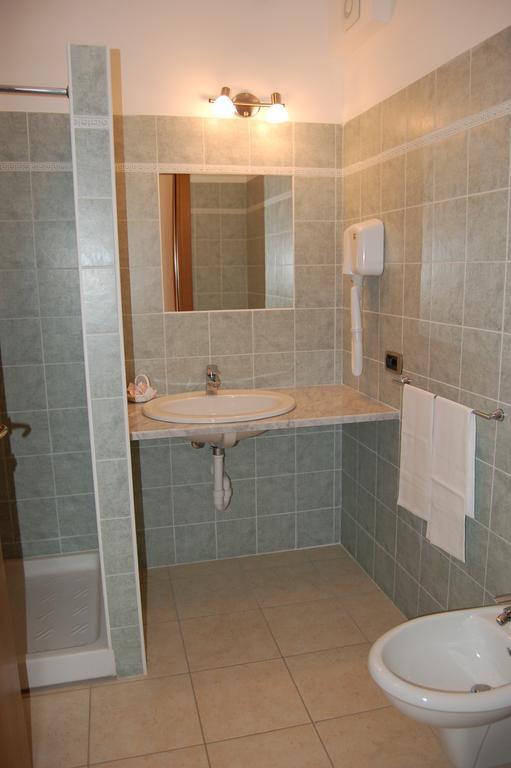 كابوليفيري Albergo Romana الغرفة الصورة