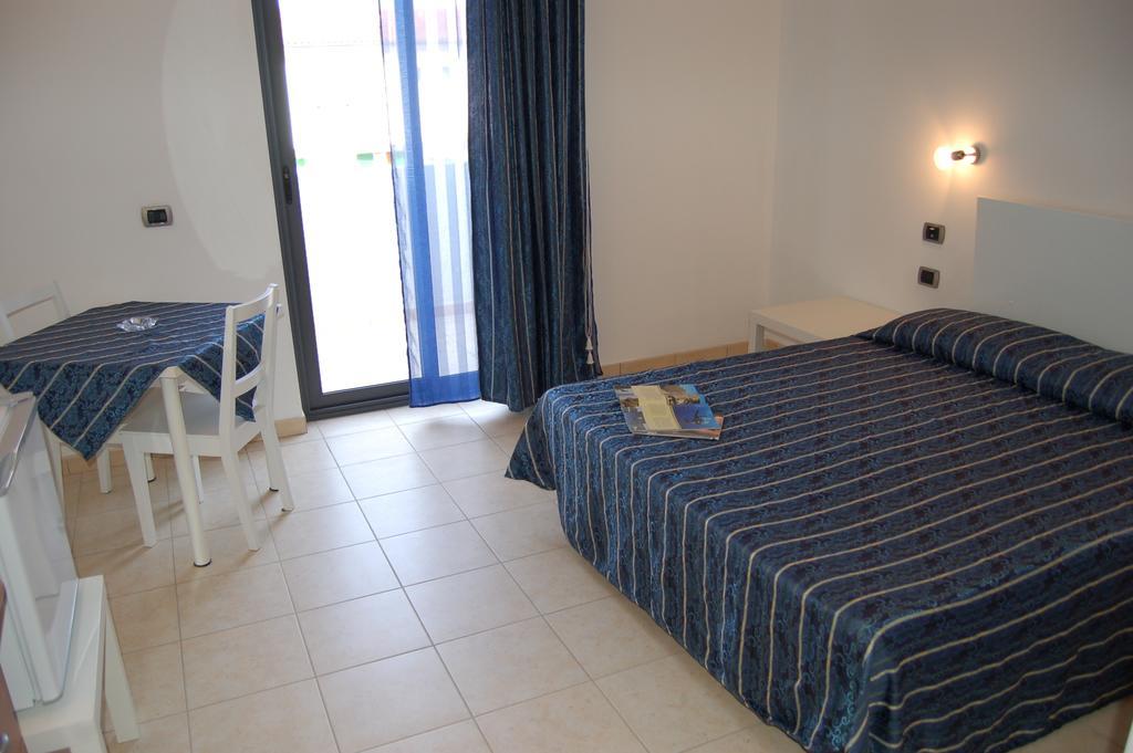 كابوليفيري Albergo Romana الغرفة الصورة
